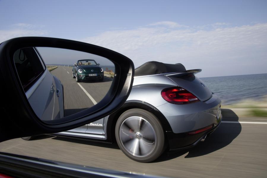  Volkswagen Beetle Convertible Denim 2016 года  (фото 1 из 41)